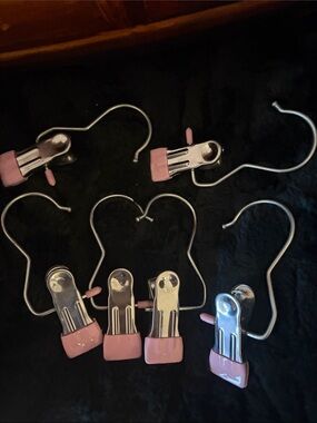 6ct Pink Clip Hangers